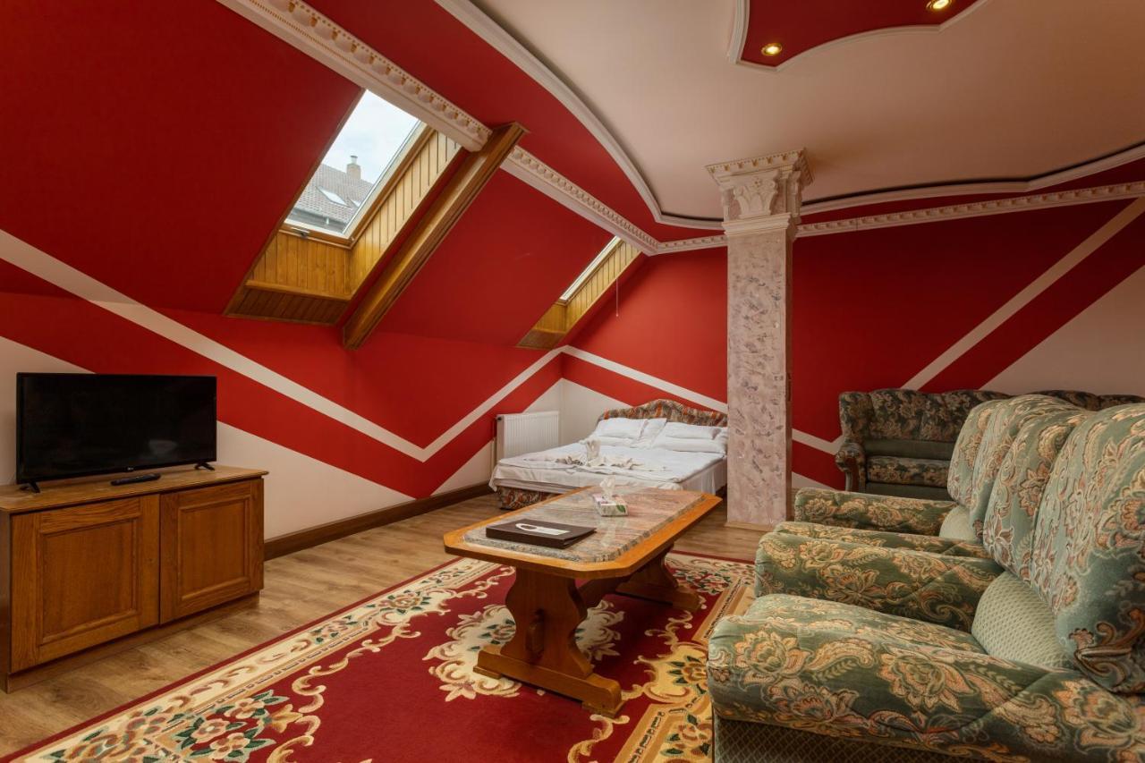 Illes Hotel Szeged Eksteriør billede
