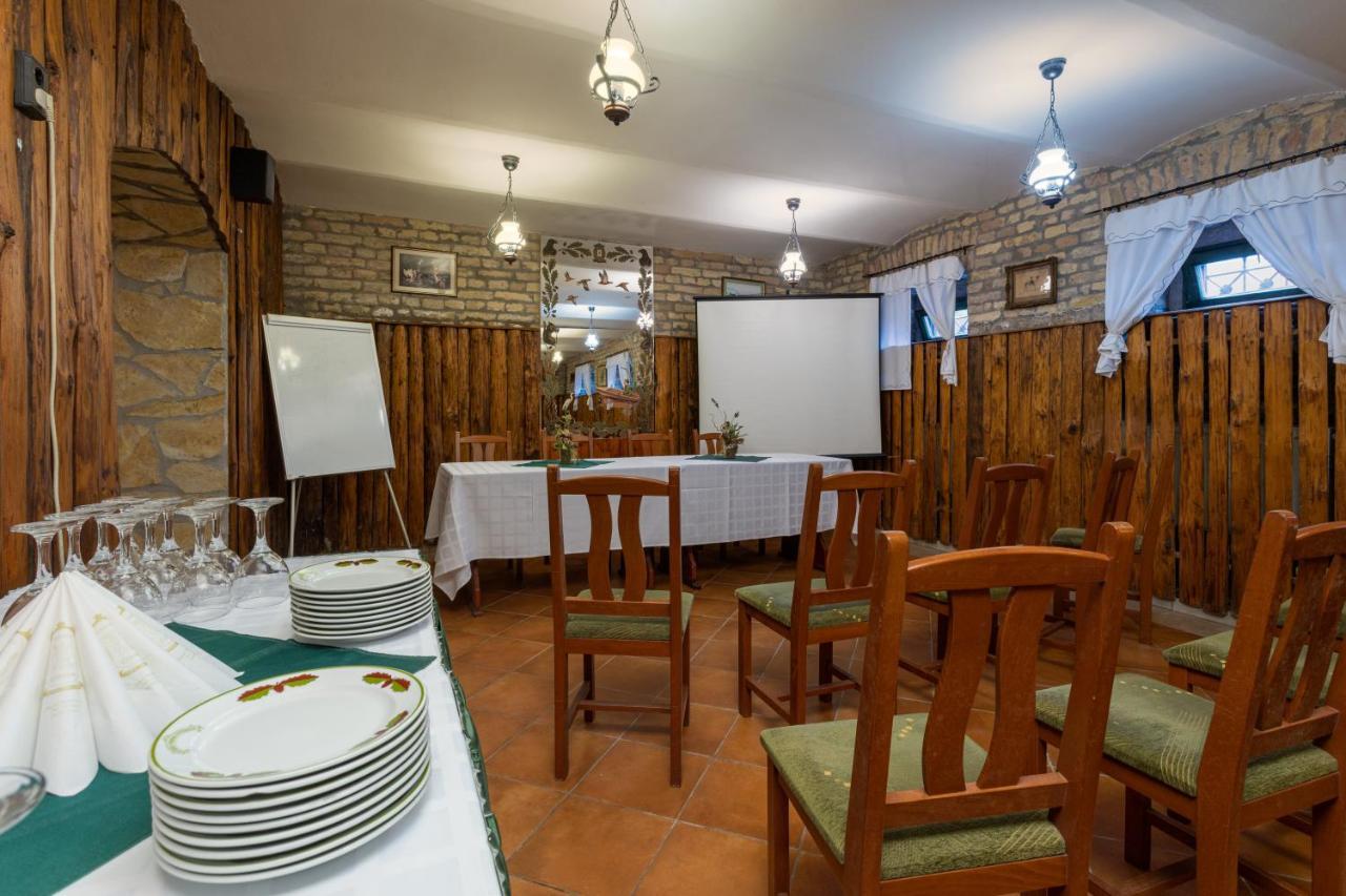 Illes Hotel Szeged Eksteriør billede