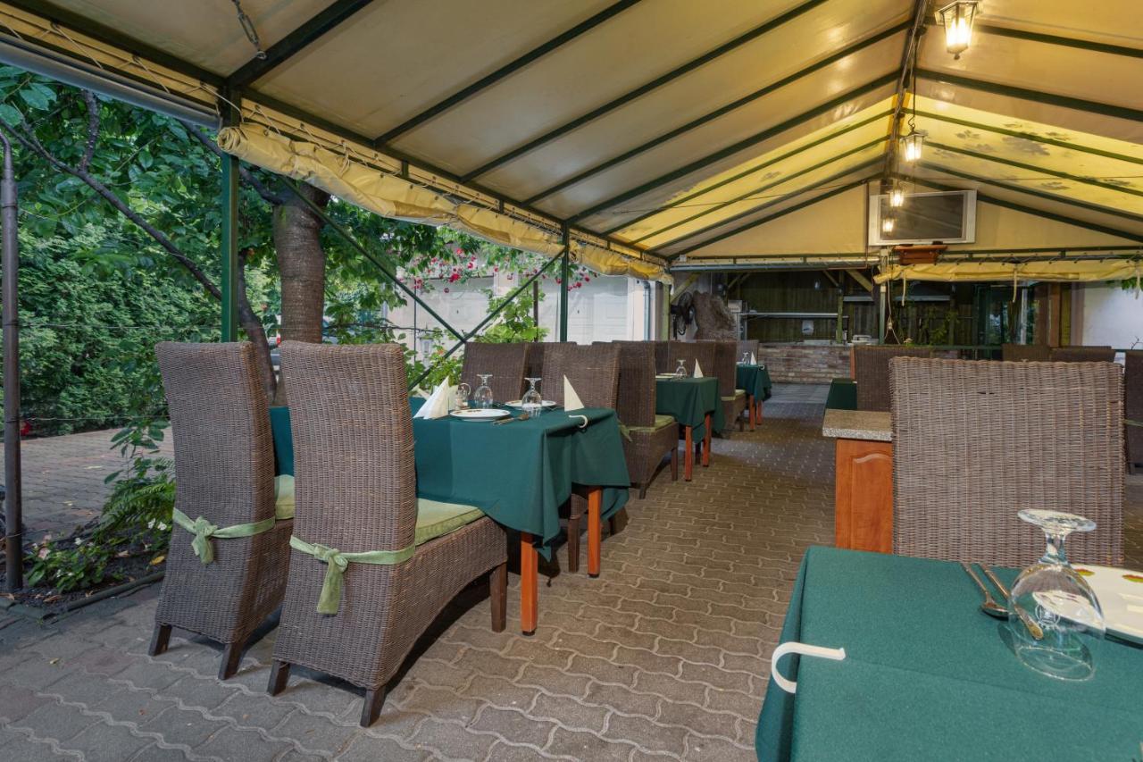 Illes Hotel Szeged Eksteriør billede