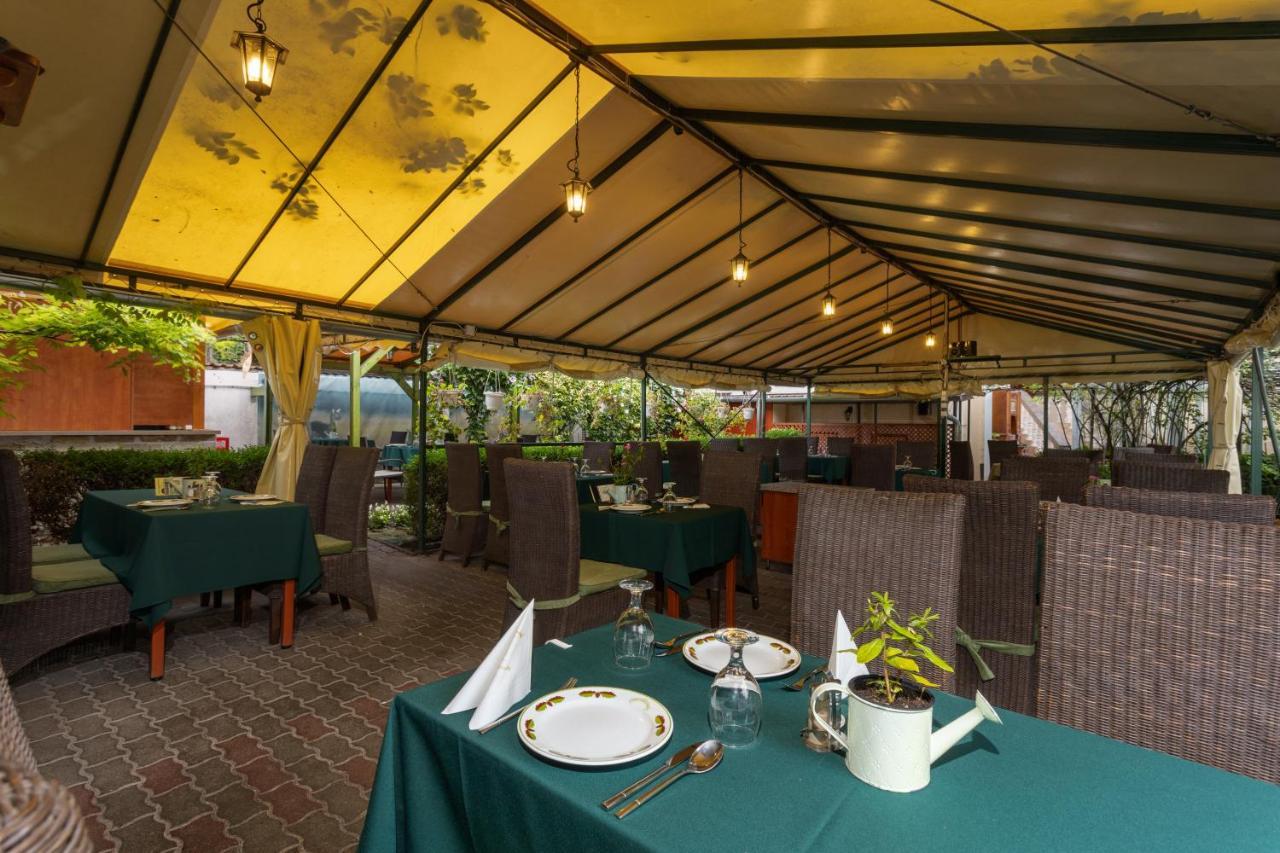 Illes Hotel Szeged Eksteriør billede