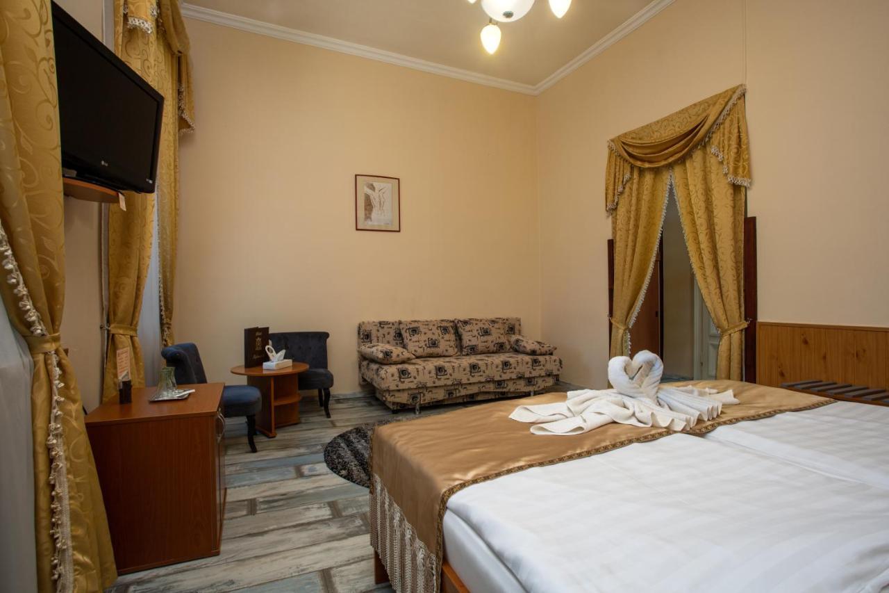 Illes Hotel Szeged Eksteriør billede