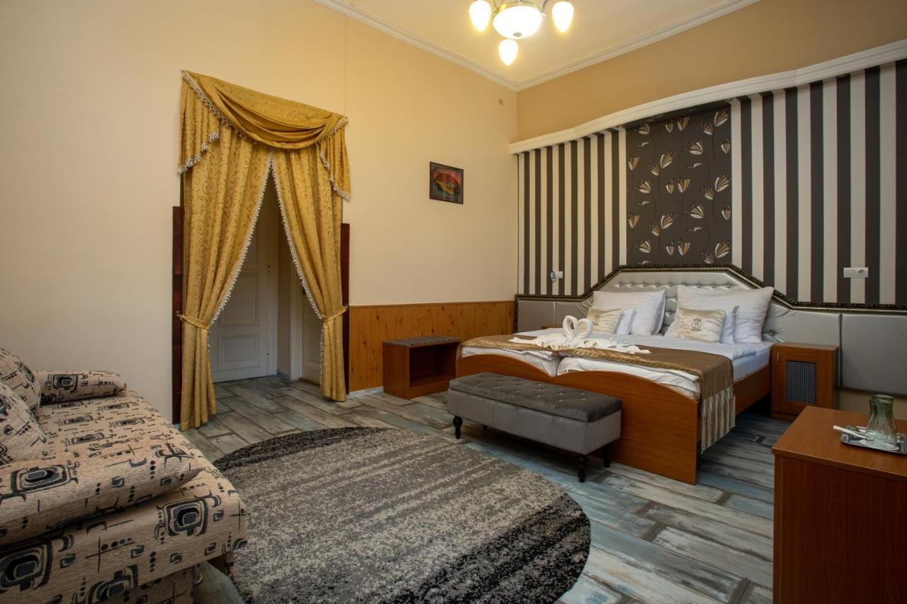 Illes Hotel Szeged Eksteriør billede