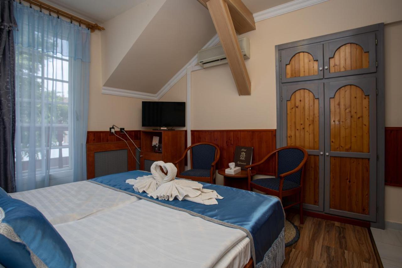 Illes Hotel Szeged Eksteriør billede