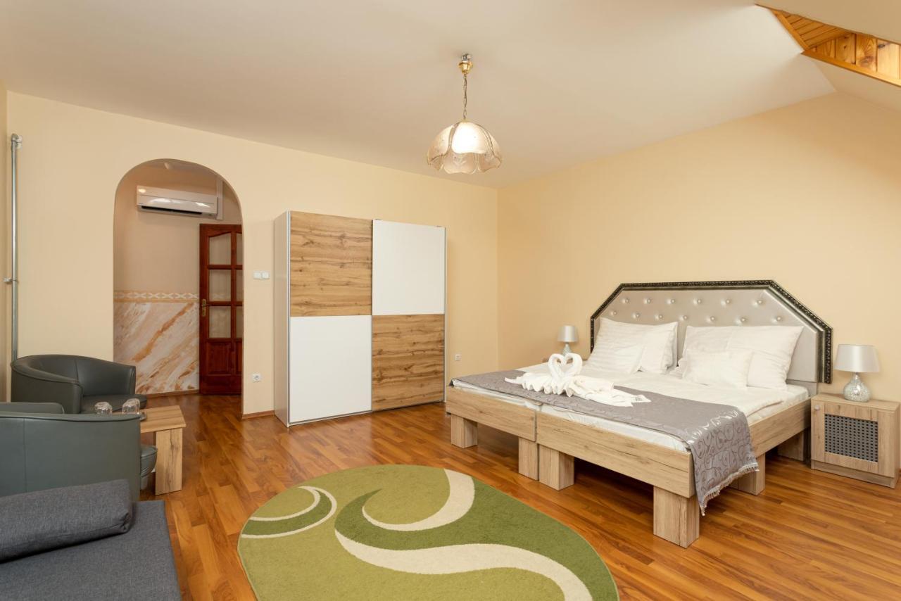 Illes Hotel Szeged Eksteriør billede