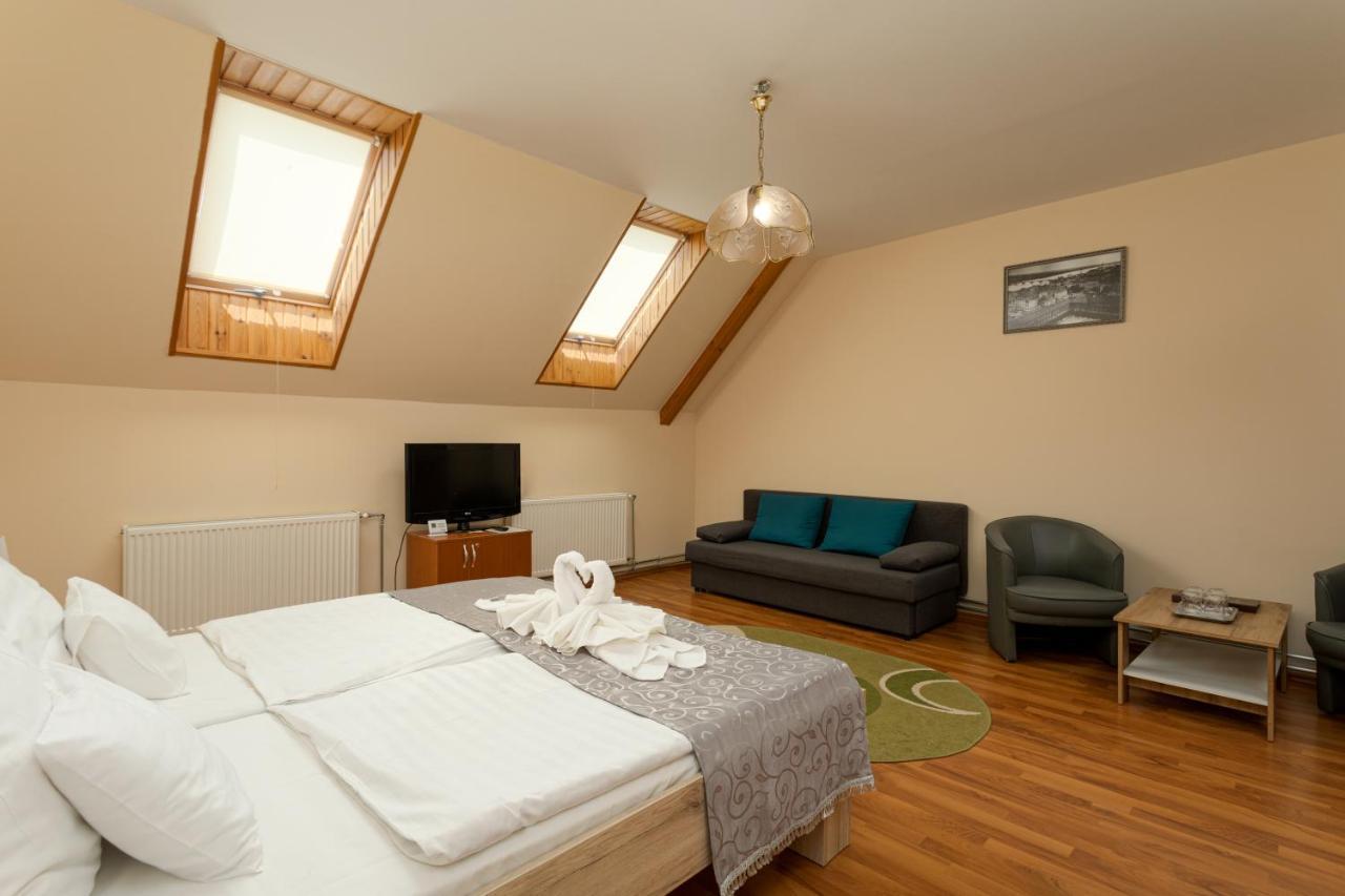Illes Hotel Szeged Eksteriør billede