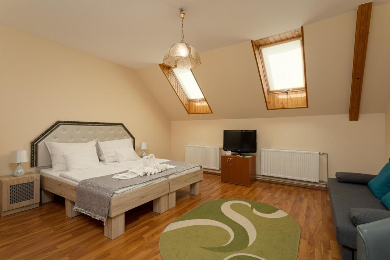 Illes Hotel Szeged Eksteriør billede